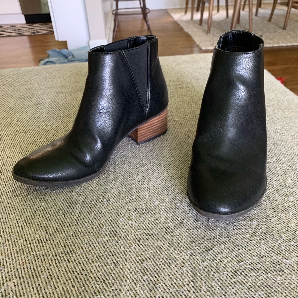 Dr Scholls leather booties- never worn! 7.5